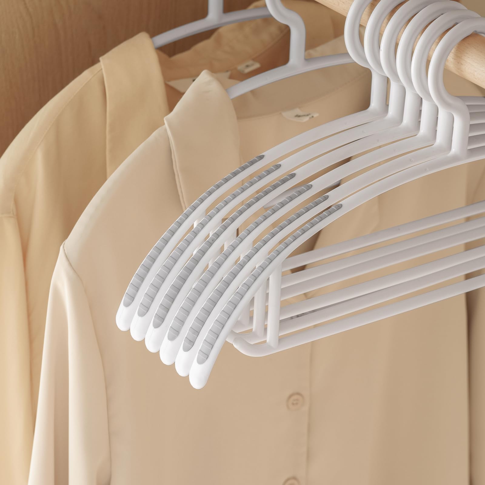 Yelthorvyn Clothes Hangers Plastic