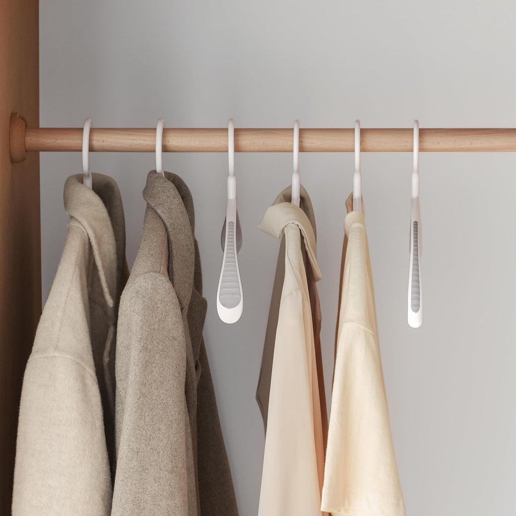 Yelthorvyn Clothes Hangers Plastic